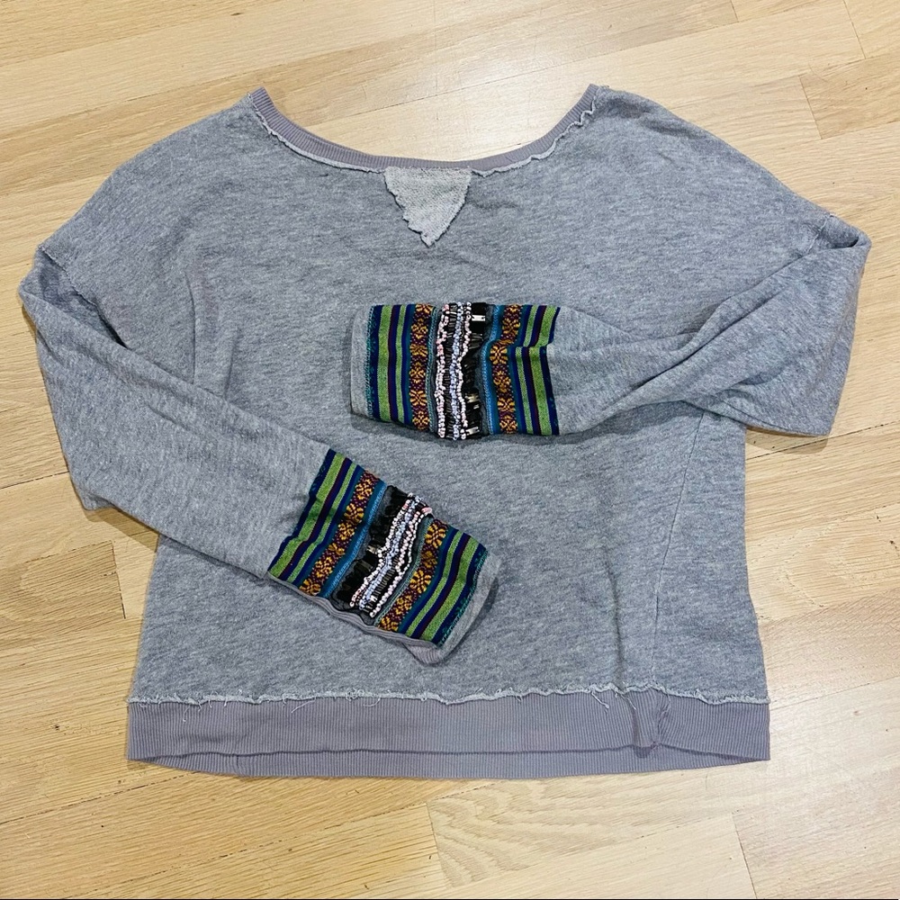 Cropped Sweatshirt with beaded sleeves